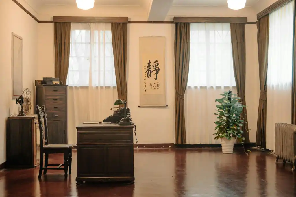 現代室內設計風水佈局,展示化煞與空間美學的和諧融合。